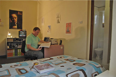 Blue Mountains Hotel School Logo